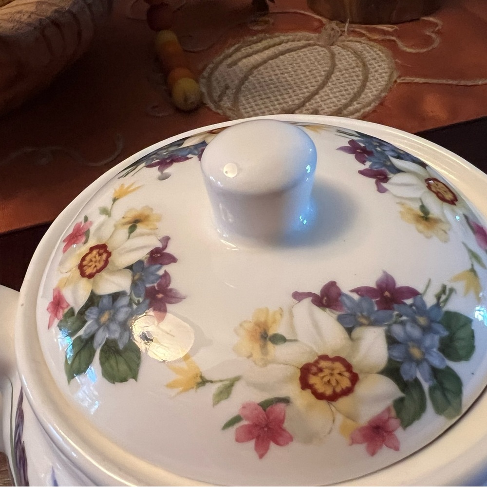Teapot - Picture 2 of 8